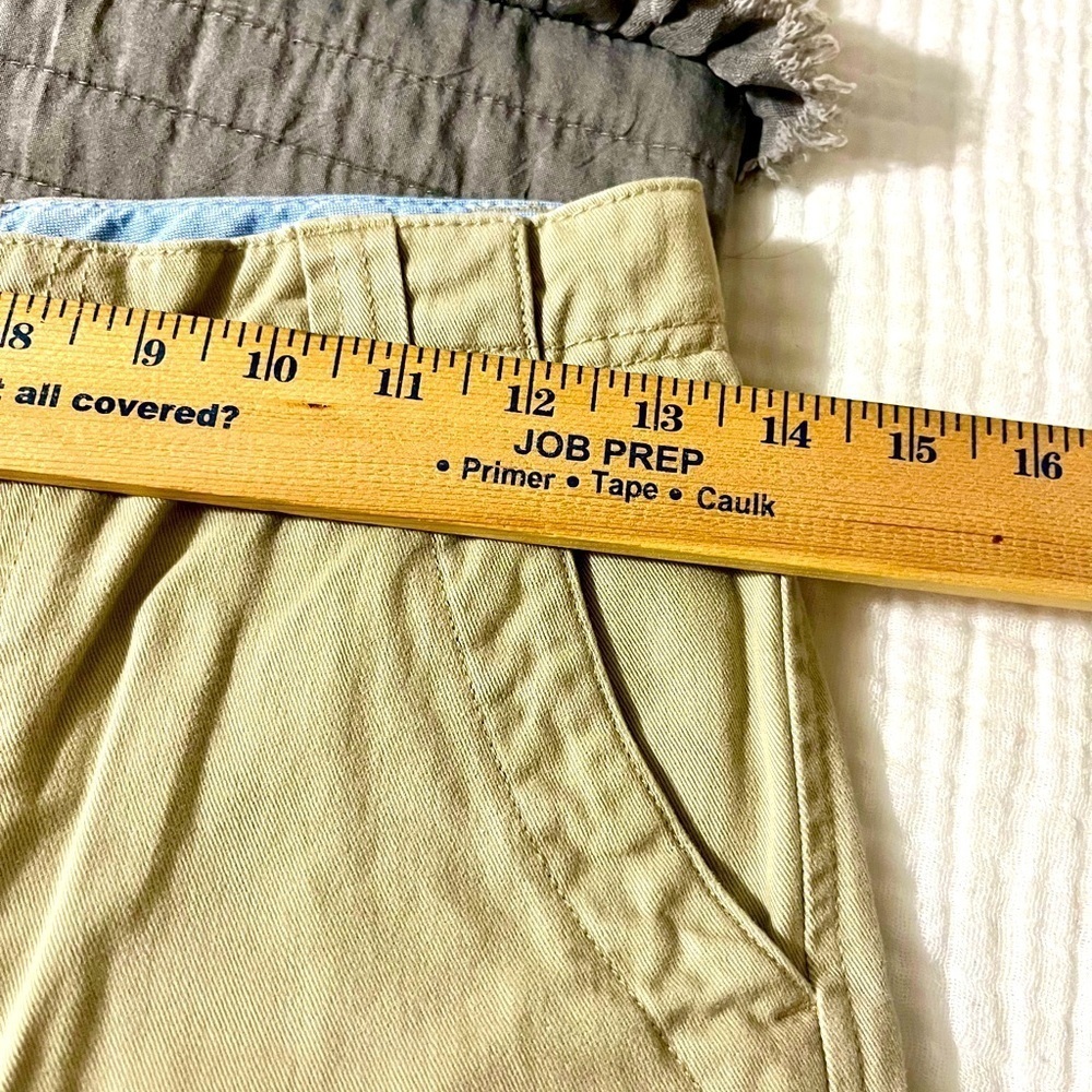 Lands’ End Cargo Shorts - Kids Size 8 - Picture 3 of 5